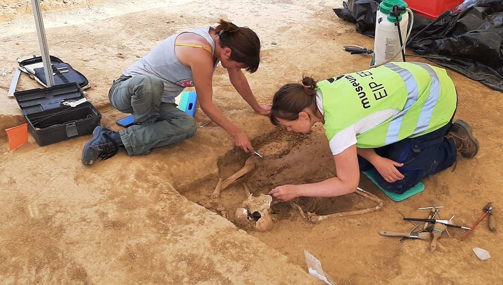 Human Remains Recovered at Waterloo Battlefield 1 Wavre-based archaeologist Véronique Moulaert (left) and Brussels anthropologist Caroline Laforest.