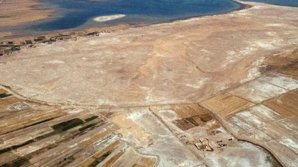 Drone photos reveal an early Mesopotamian city made of marsh islands 1