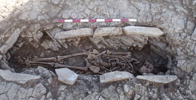50 Graves of Slaves Who Toiled at a Roman Villa Unearthed in England