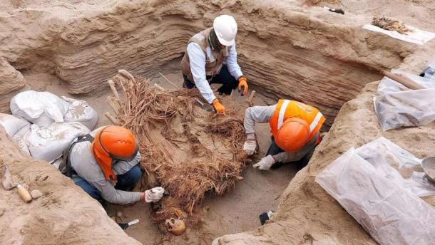 Gas pipe workers find 800-year-old bodies in Peru 3