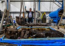 Bronze Age coffin containing an axe and a 'high-status' man found in a golf course pond