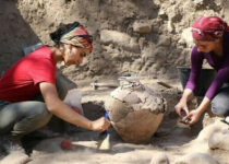 4,500-year-old jar unearthed in 9,000-year-old tumulus in southern Turkey