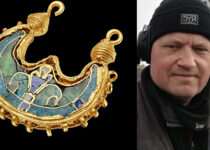 Archaeologists stunned as 1,000-year-old rare gold treasure found: 'Unseen before'