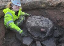 'A goldmine': Team excavating Berwick Hospital site discover a medieval toilet