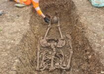 Archaeology: Some 400 Roman burials including several HEADLESS skeletons uncovered near Aylesbury