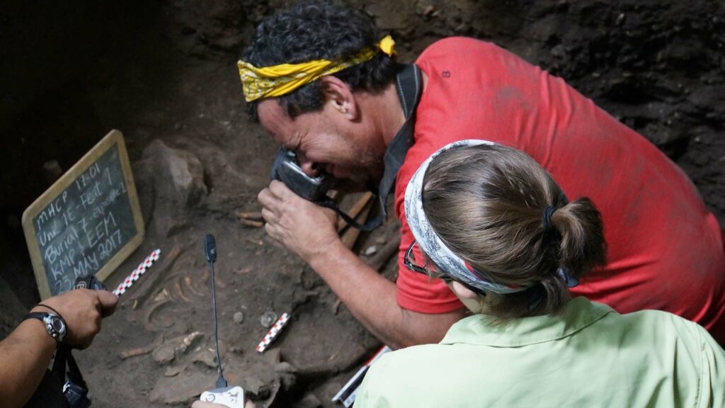 Documenting and photographing the finds