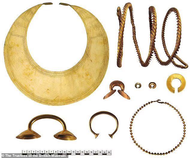 800 Bronze Age gold objects from Britain