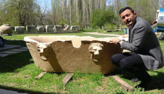 Unprecedented 1800-year-old marble bathtub recovered in Turkey
